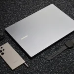 004-eco-galaxy-s24ultra-book4-ultra-watch6-buds2pro-titaniumgray-moonstonegray-graphite-spen copia